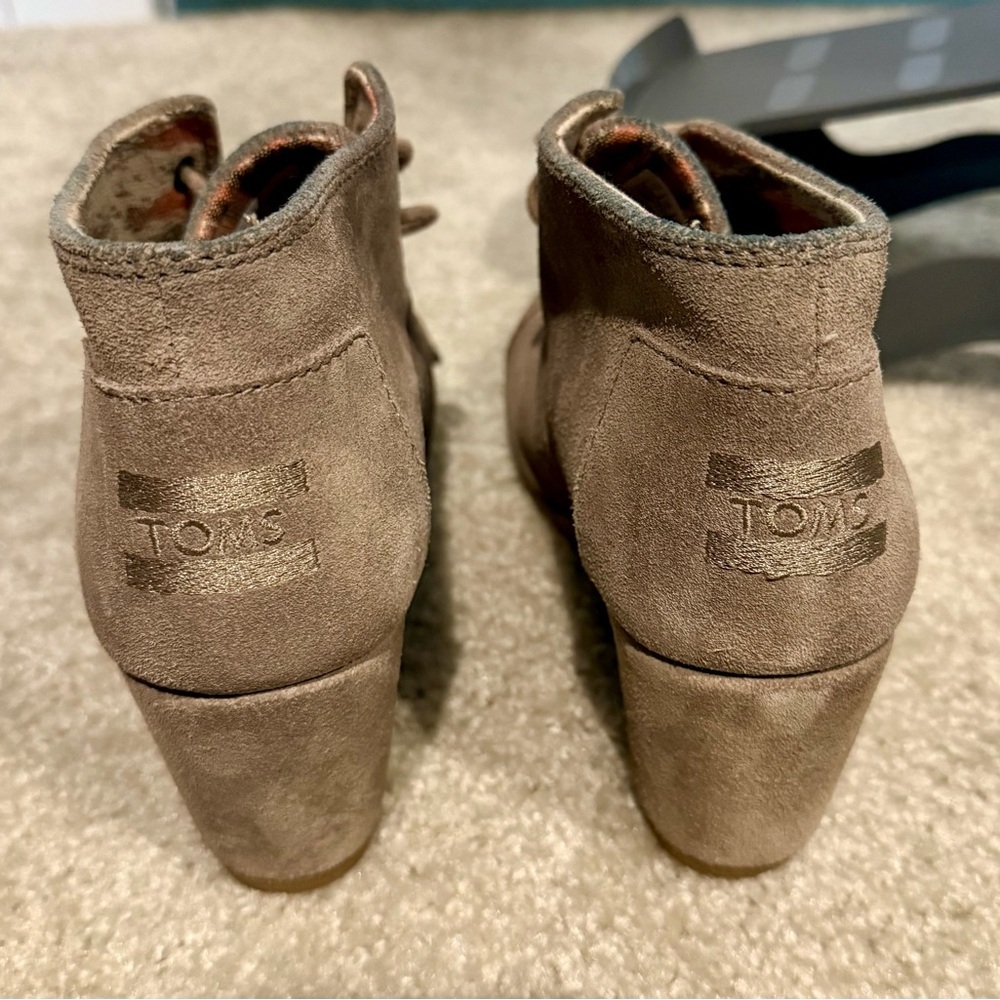 TOMS Tan suede wedge ankle boots with lace up front and side zipper #ankleboots - Picture 3 of 5